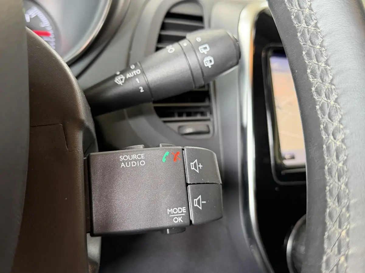 0.9 TCe Intens | R-Link Navi | Bose | 17" | Camera | PDC V+A | Led |