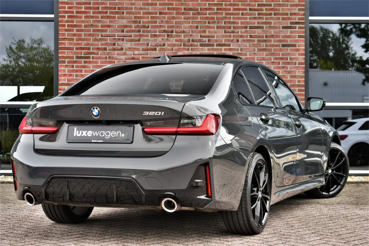 320i M-Sport LCI-2 Dravit Pano ACC 360 HUD 19inch El-klep