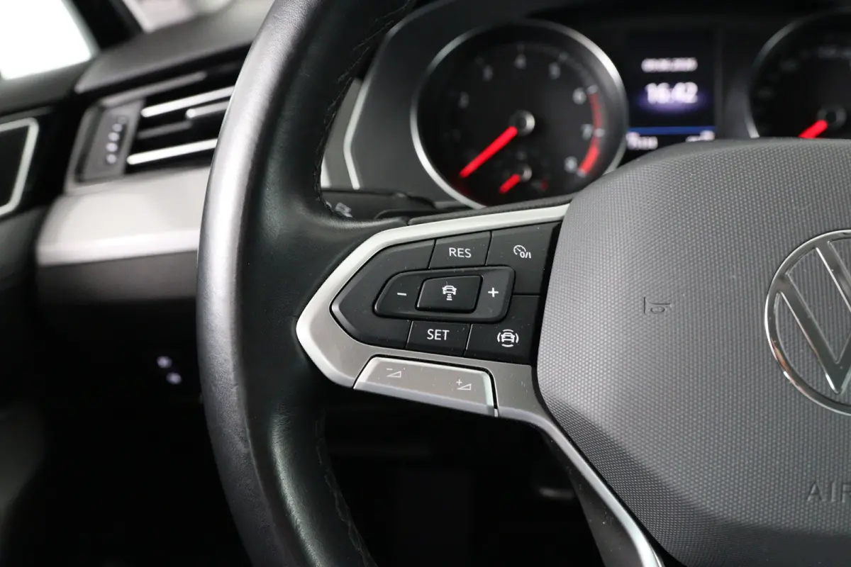 1.5 TSI Business | Trekhaak | Stoelverwarming | ErgoComfort | Navi | Clima | Cruise Adaptive | LED | Keyless | Parkeersensoren V+A