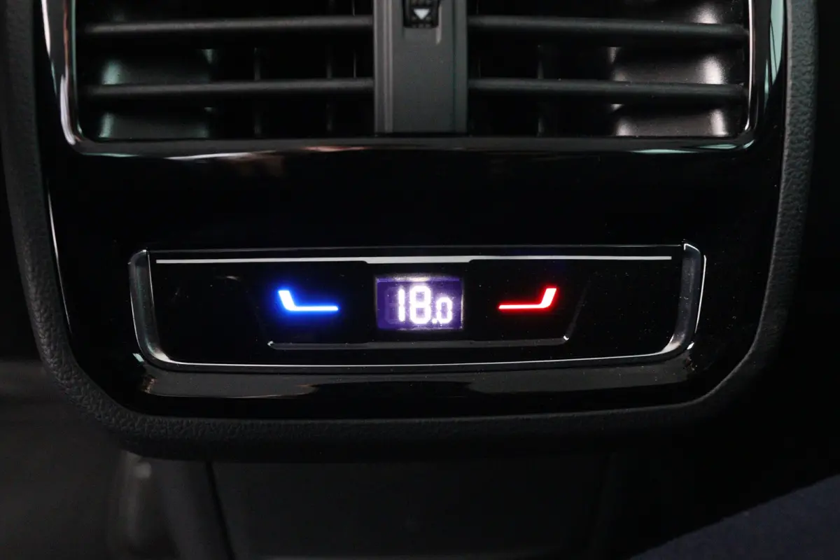 1.5 TSI Business | Trekhaak | Stoelverwarming | ErgoComfort | Navi | Clima | Cruise Adaptive | LED | Keyless | Parkeersensoren V+A