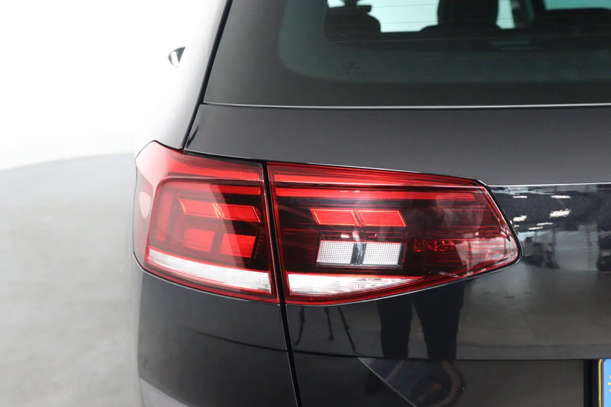 1.5 TSI Business | Trekhaak | Stoelverwarming | ErgoComfort | Navi | Clima | Cruise Adaptive | LED | Keyless | Parkeersensoren V+A
