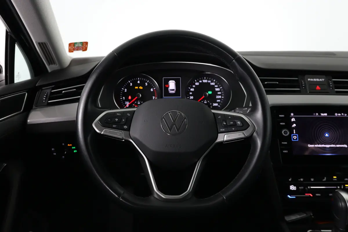 1.5 TSI Business | Trekhaak | Stoelverwarming | ErgoComfort | Navi | Clima | Cruise Adaptive | LED | Keyless | Parkeersensoren V+A