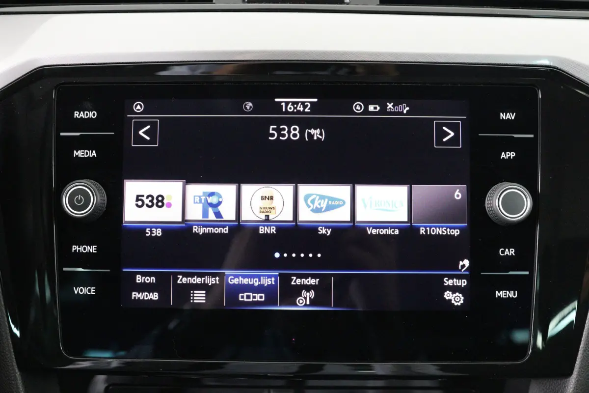 1.5 TSI Business | Trekhaak | Stoelverwarming | ErgoComfort | Navi | Clima | Cruise Adaptive | LED | Keyless | Parkeersensoren V+A