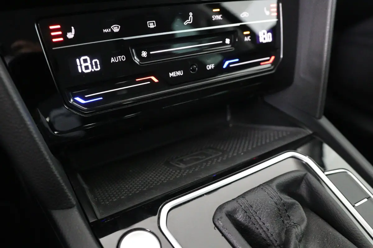 1.5 TSI Business | Trekhaak | Stoelverwarming | ErgoComfort | Navi | Clima | Cruise Adaptive | LED | Keyless | Parkeersensoren V+A