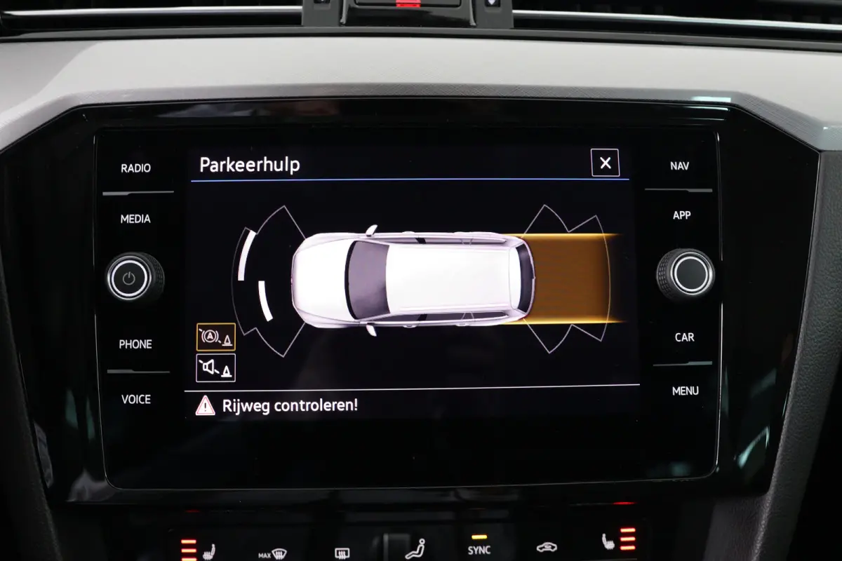 1.5 TSI Business | Trekhaak | Stoelverwarming | ErgoComfort | Navi | Clima | Cruise Adaptive | LED | Keyless | Parkeersensoren V+A
