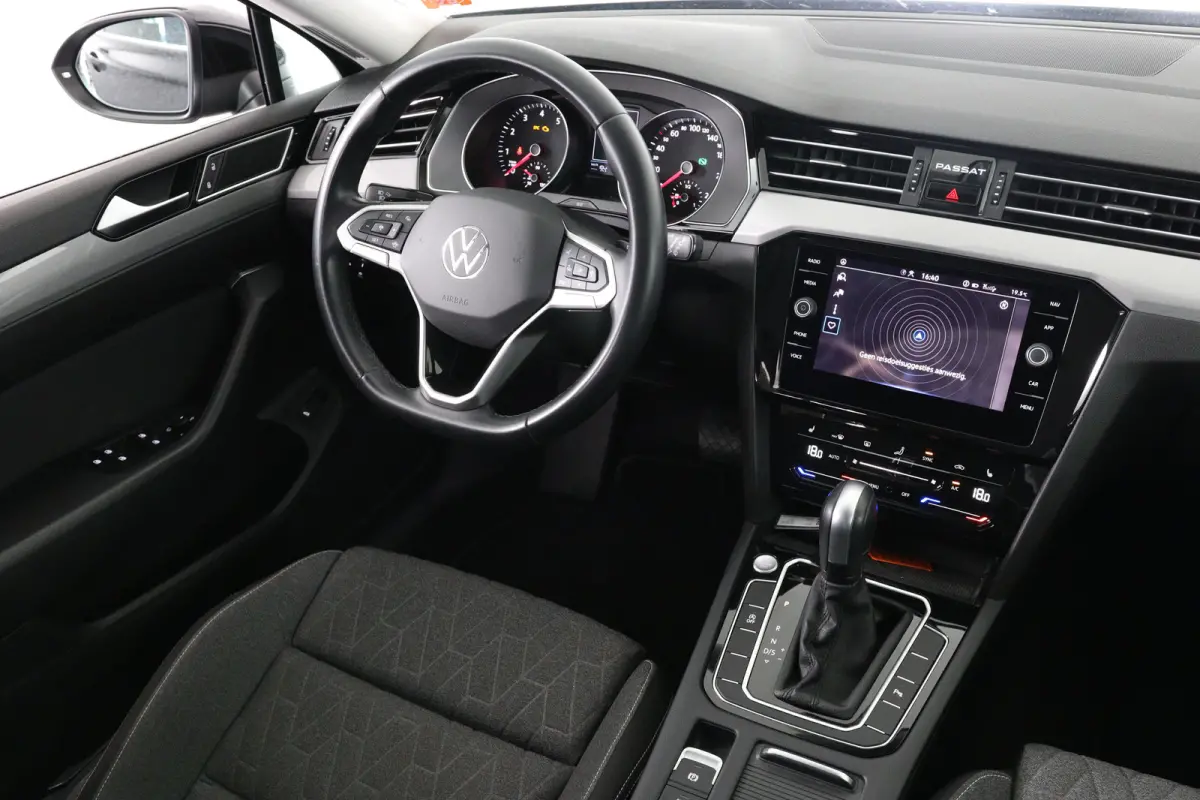 1.5 TSI Business | Trekhaak | Stoelverwarming | ErgoComfort | Navi | Clima | Cruise Adaptive | LED | Keyless | Parkeersensoren V+A
