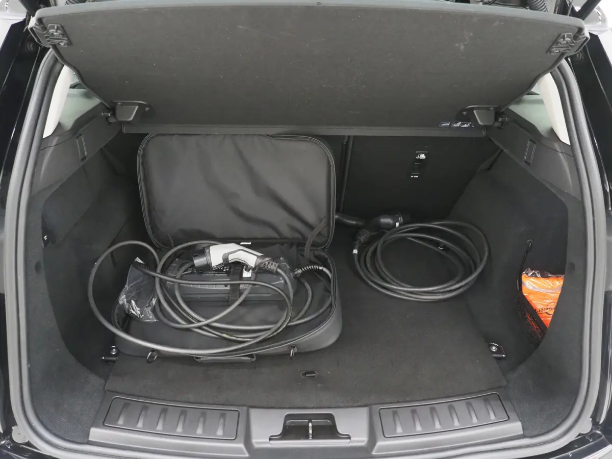 1.5 P300e AWD | Leder | Trekhaak | Camera | Stoelverwarming | Cruise | DAB | LED | Carplay