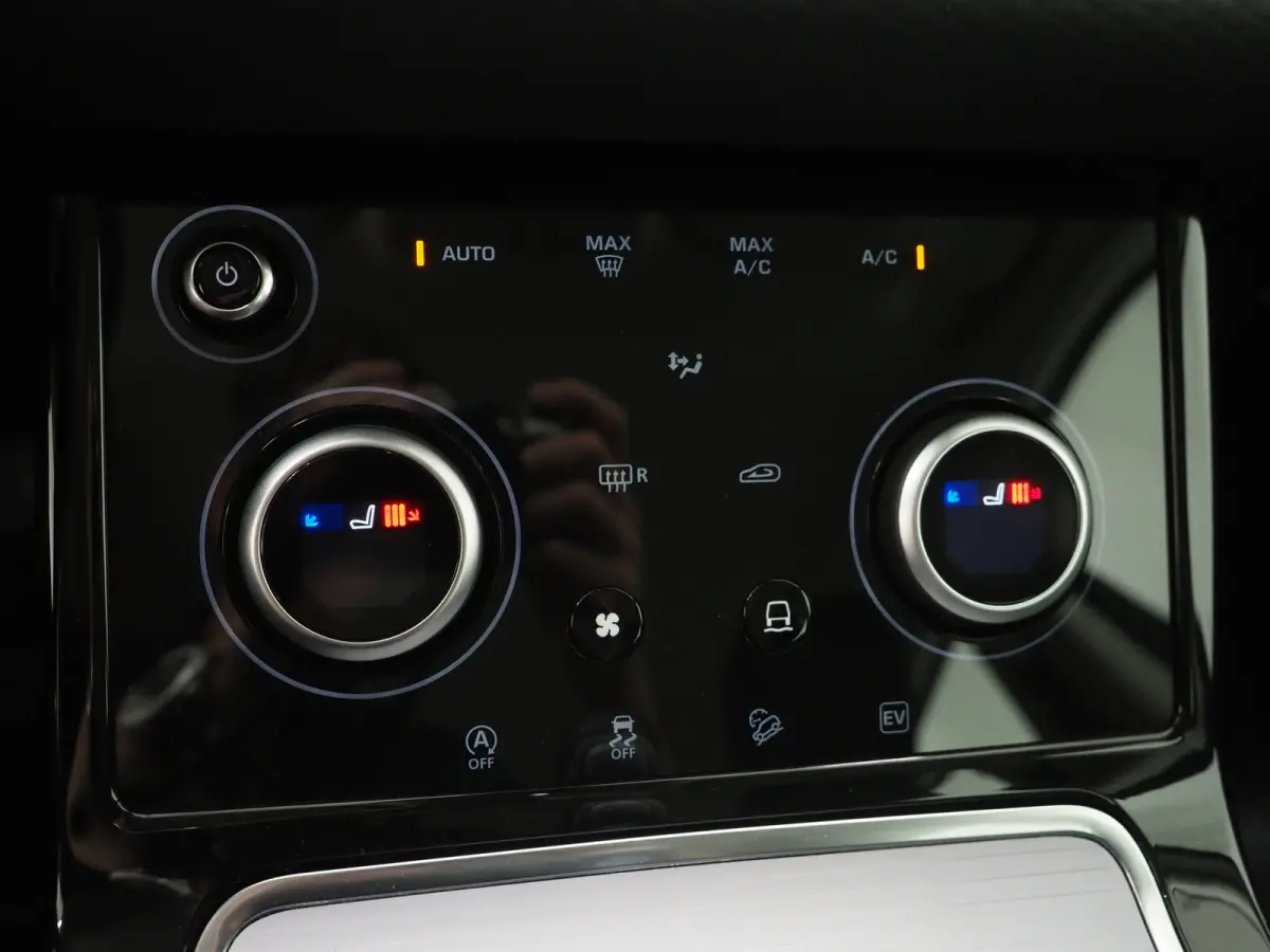 1.5 P300e AWD | Leder | Trekhaak | Camera | Stoelverwarming | Cruise | DAB | LED | Carplay