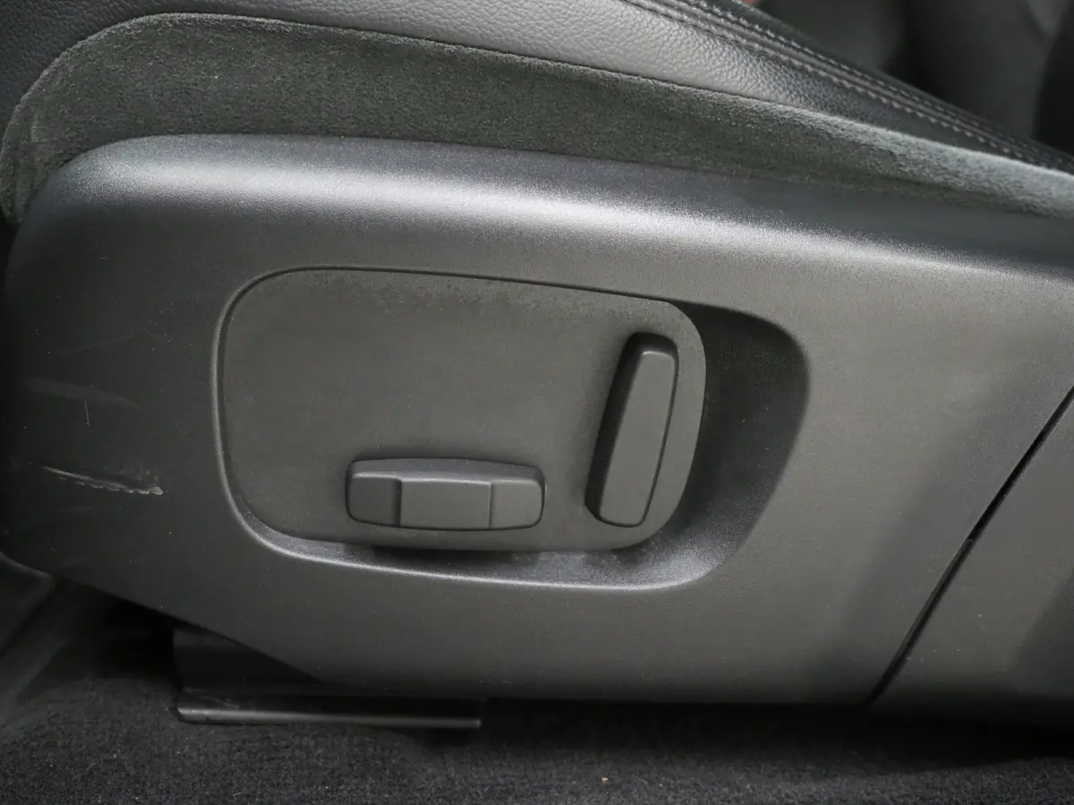 1.5 P300e AWD | Leder | Trekhaak | Camera | Stoelverwarming | Cruise | DAB | LED | Carplay