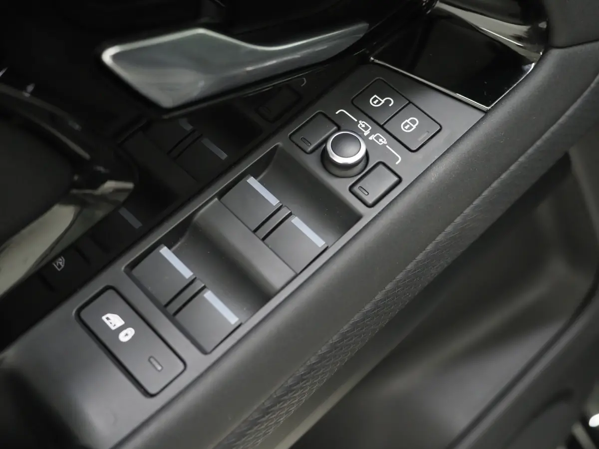 1.5 P300e AWD | Leder | Trekhaak | Camera | Stoelverwarming | Cruise | DAB | LED | Carplay