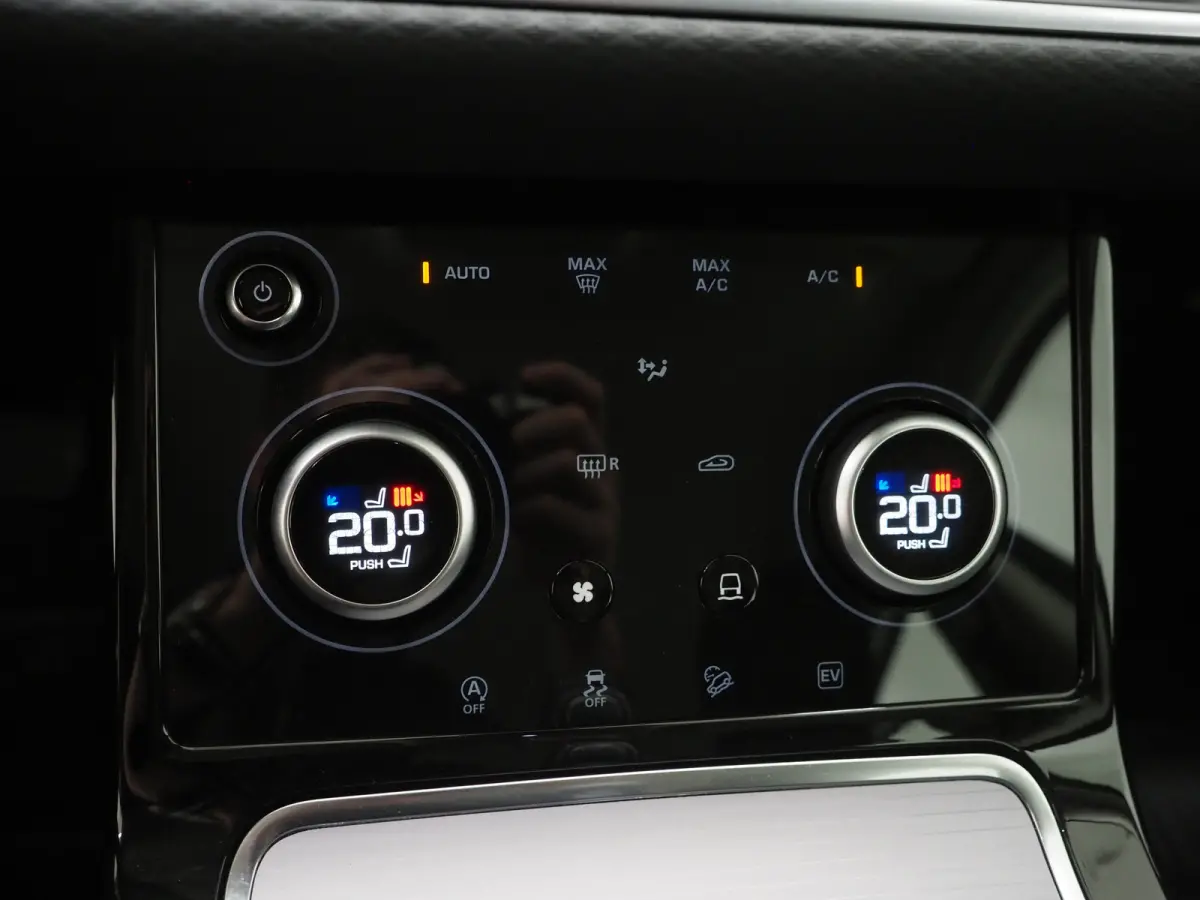 1.5 P300e AWD | Leder | Trekhaak | Camera | Stoelverwarming | Cruise | DAB | LED | Carplay