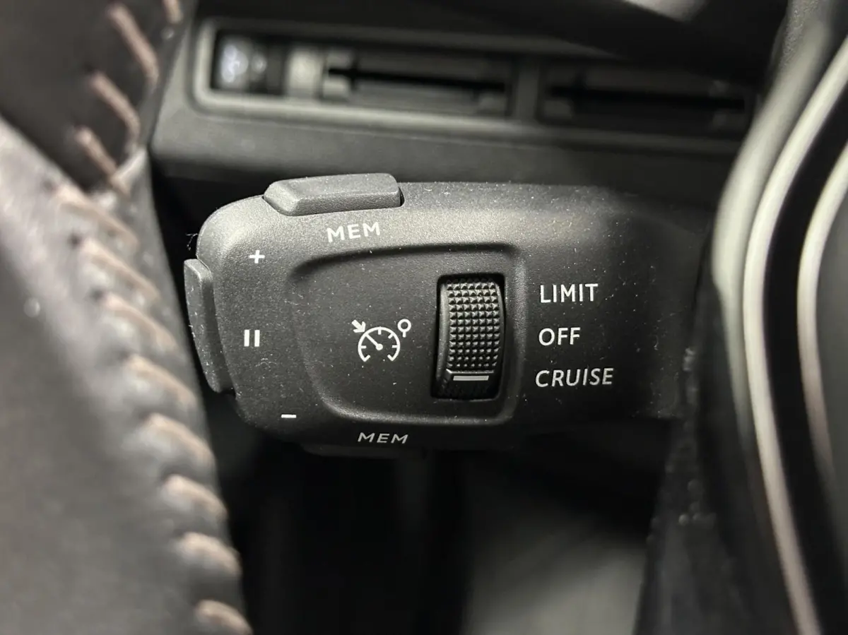 1.2 PureTech Blue Lease Active LM NAVI CARPLAY CRUISE ECC.