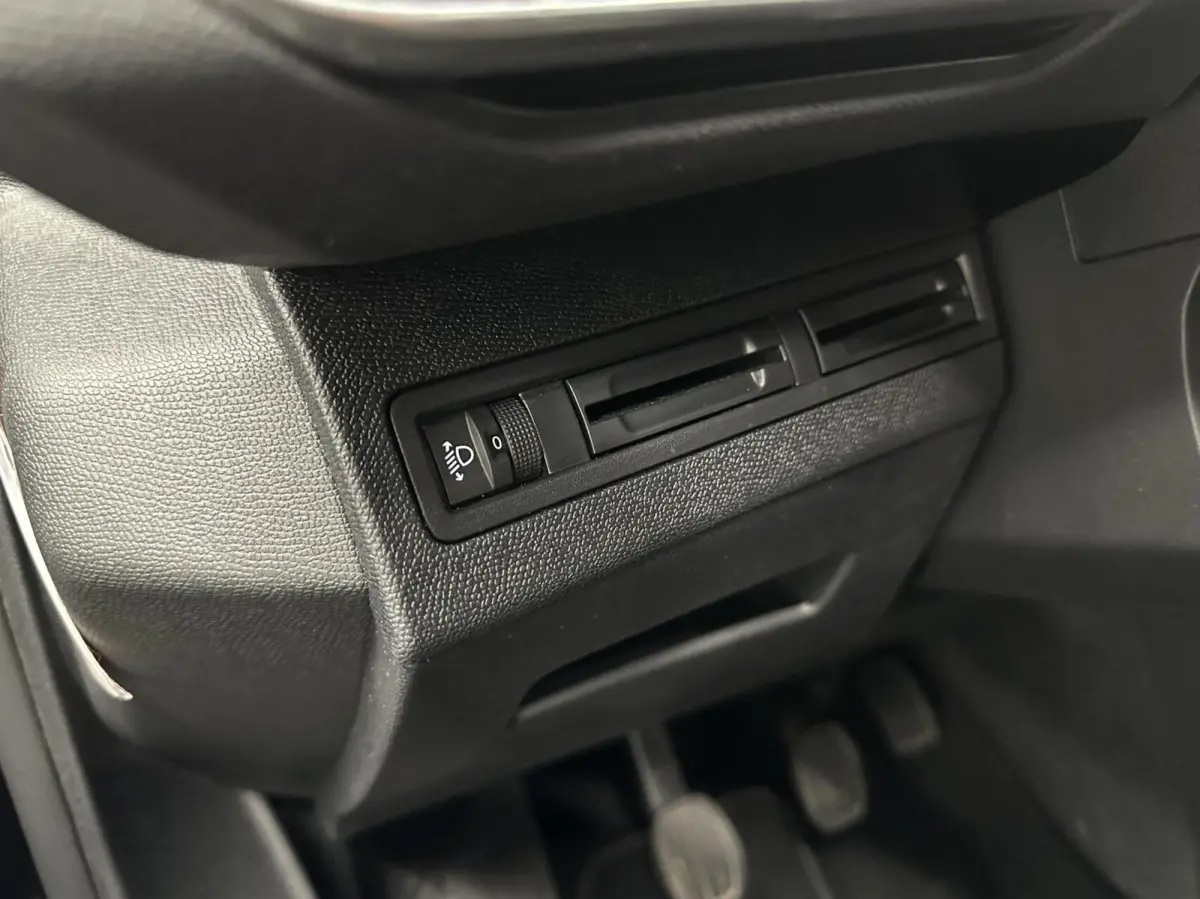 1.2 PureTech Blue Lease Active LM NAVI CARPLAY CRUISE ECC.