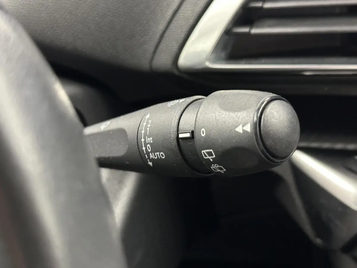 1.2 PureTech Blue Lease Active LM NAVI CARPLAY CRUISE ECC.