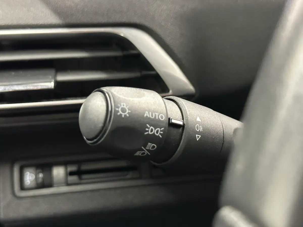 1.2 PureTech Blue Lease Active LM NAVI CARPLAY CRUISE ECC.