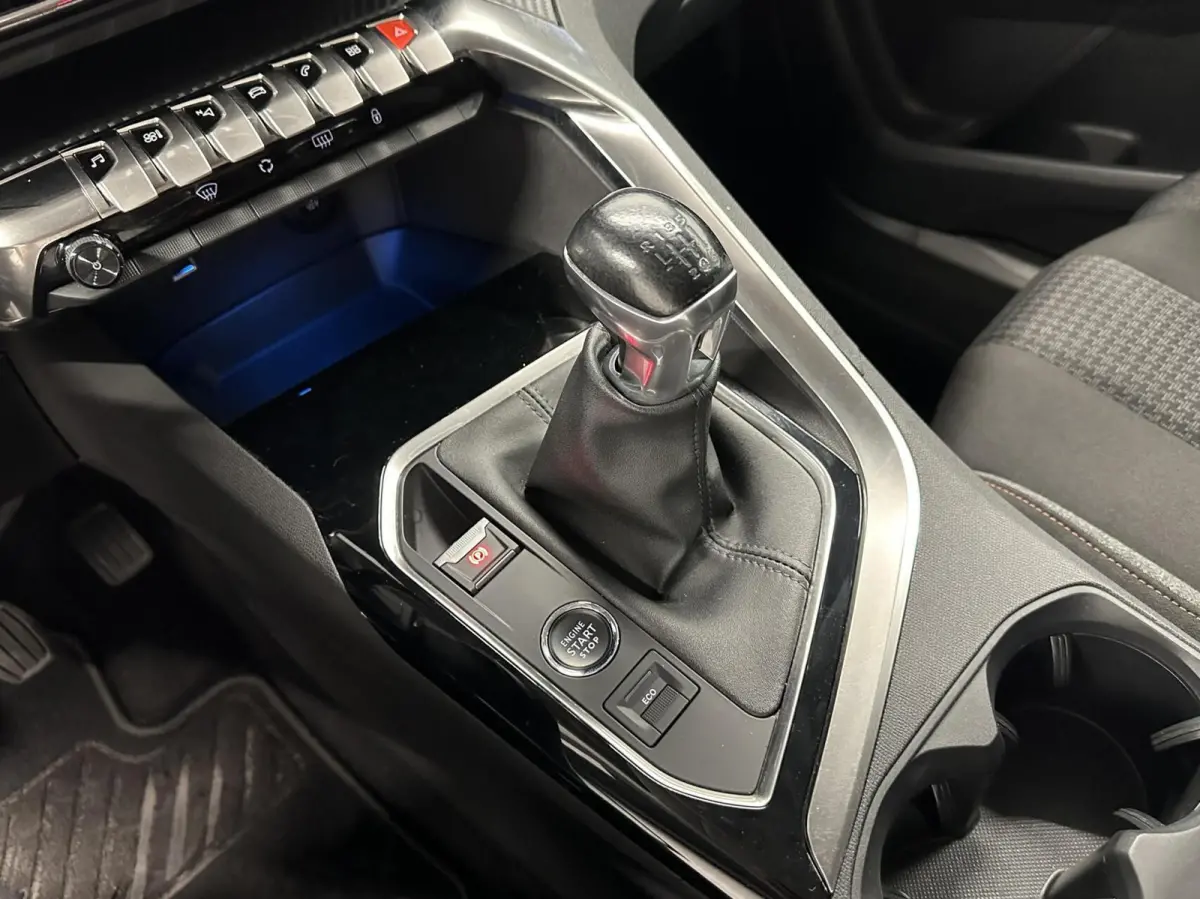 1.2 PureTech Blue Lease Active LM NAVI CARPLAY CRUISE ECC.