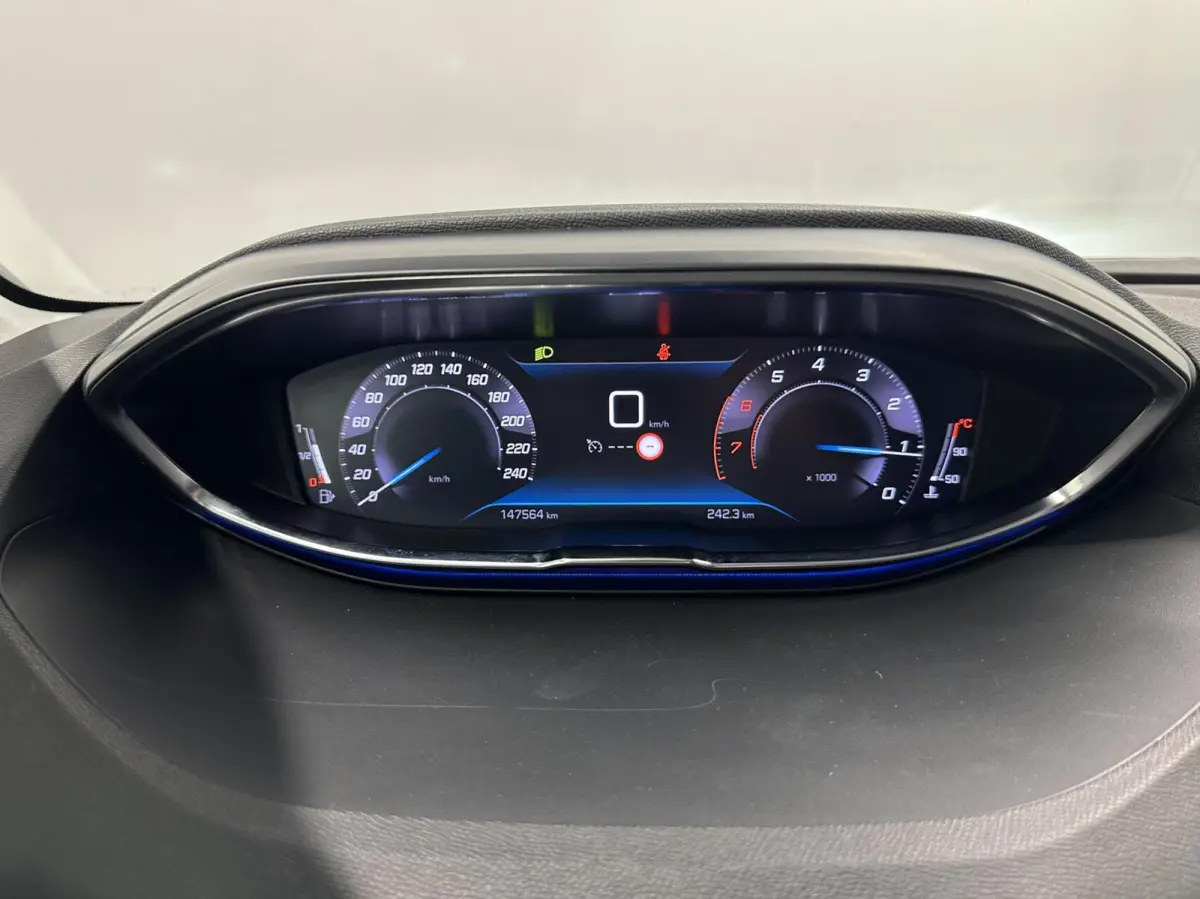 1.2 PureTech Blue Lease Active LM NAVI CARPLAY CRUISE ECC.
