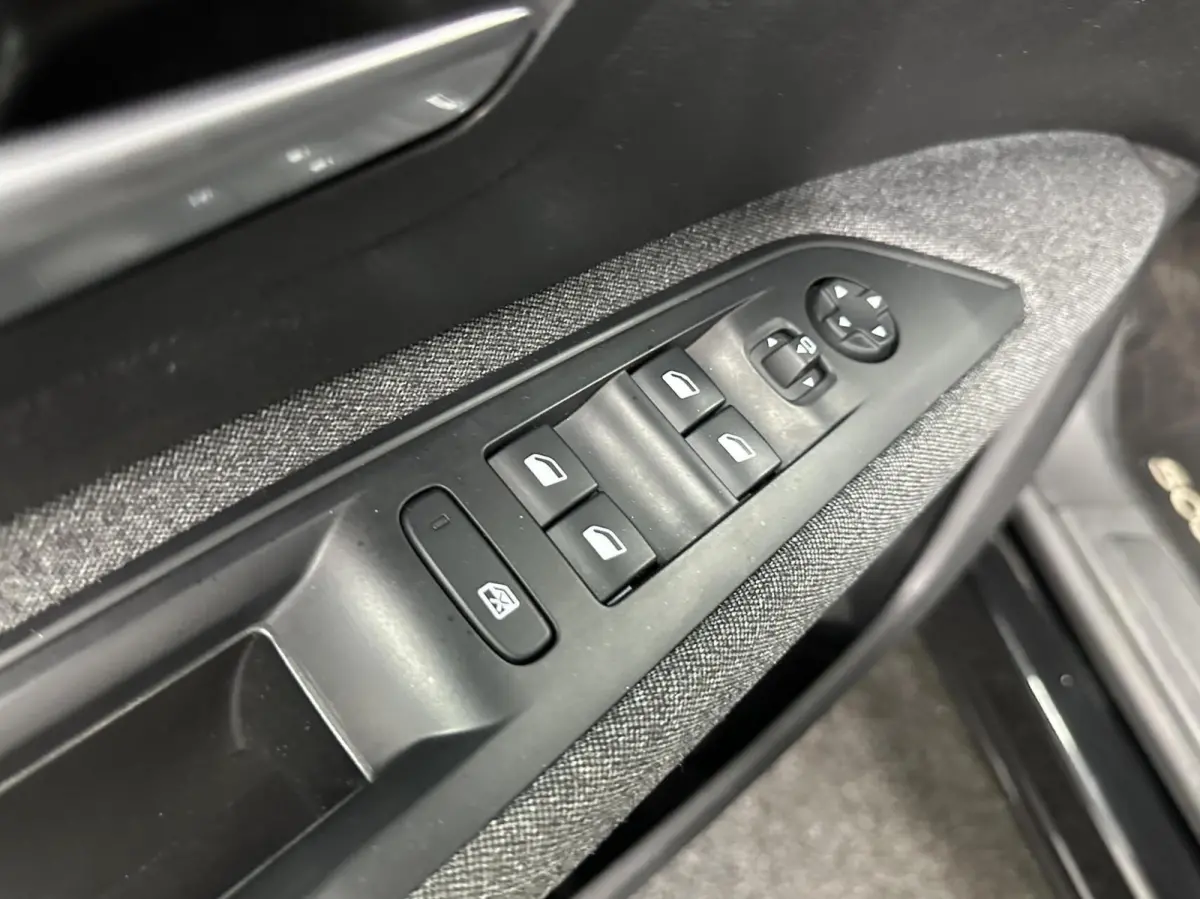 1.2 PureTech Blue Lease Active LM NAVI CARPLAY CRUISE ECC.