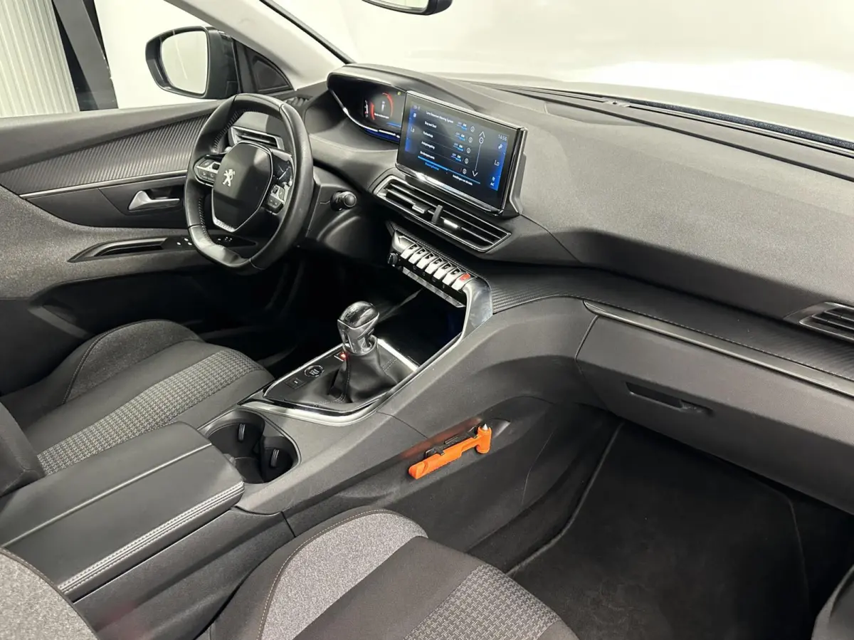 1.2 PureTech Blue Lease Active LM NAVI CARPLAY CRUISE ECC.