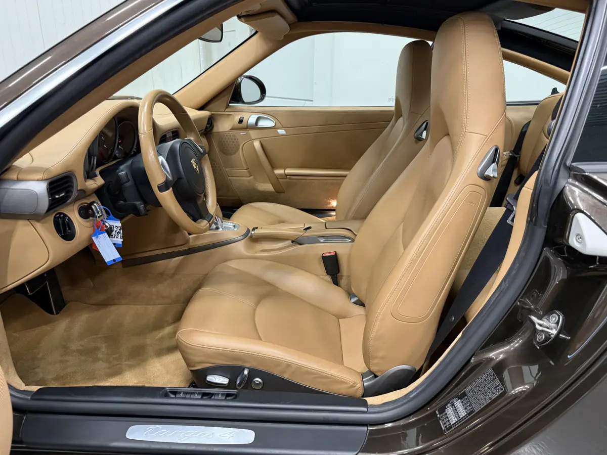 997.2 4 3.6 PDK 47.728km/MACADAMIA METALLIC/SAND BEIGE INTERIEUR/VOLLEDIG PORSCHE DEALER HISTORIE