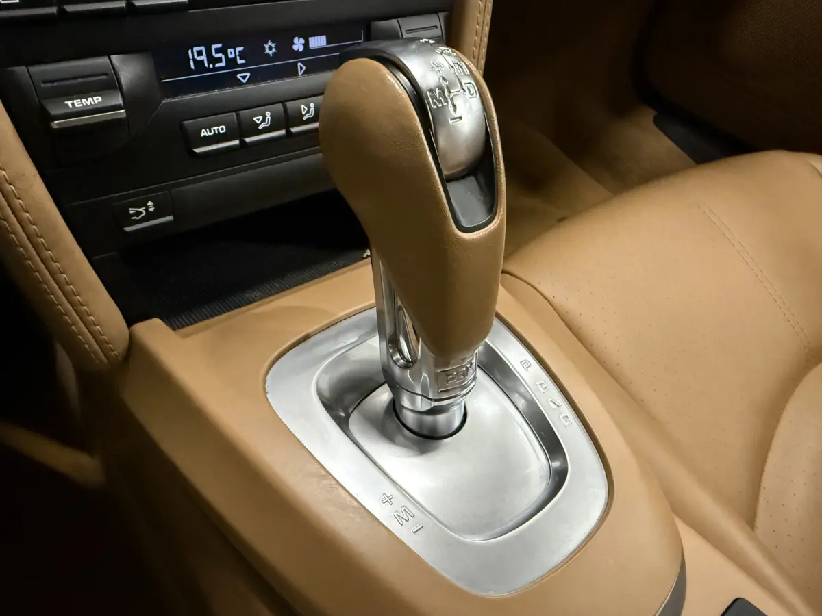 997.2 4 3.6 PDK 47.728km/MACADAMIA METALLIC/SAND BEIGE INTERIEUR/VOLLEDIG PORSCHE DEALER HISTORIE