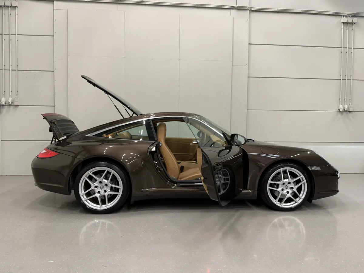997.2 4 3.6 PDK 47.728km/MACADAMIA METALLIC/SAND BEIGE INTERIEUR/VOLLEDIG PORSCHE DEALER HISTORIE