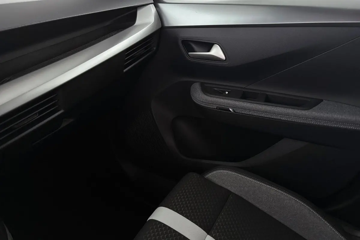 1.2 Turbo Hybrid GS 145PK Stoel-Stuur-Voorruitverwarming Apple CarPlay Achteruitrijcamera