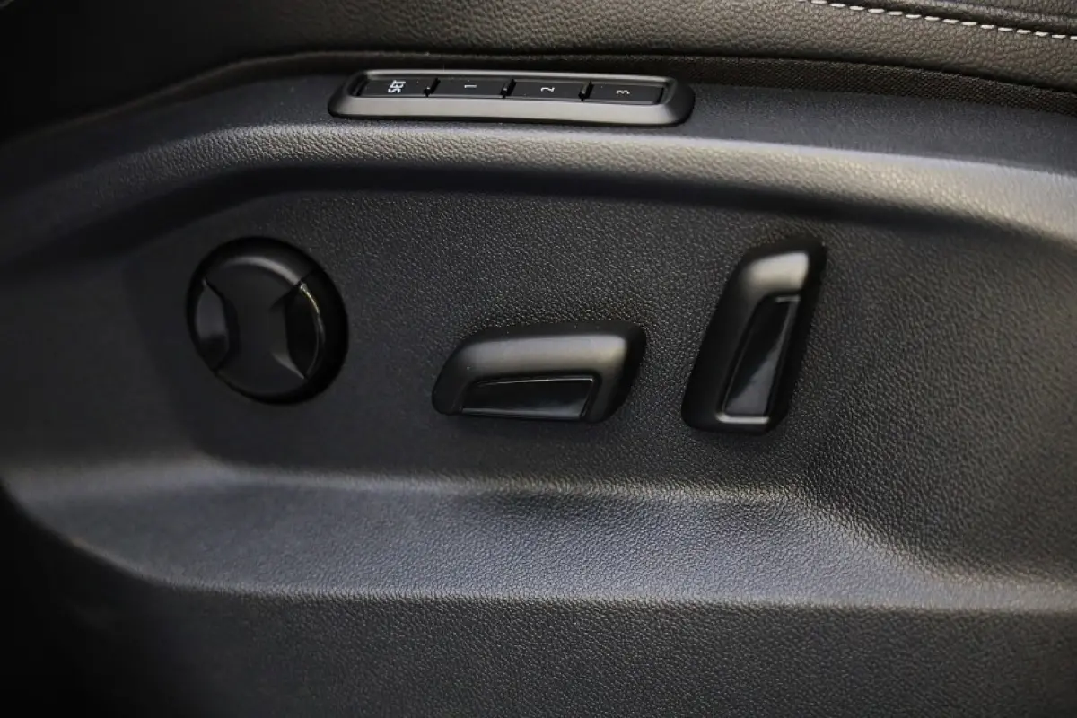 1.4 TSI eHybrid R-Line Business+ / Leder / Memory / Elek Stoelen / Acc / Dode Hoek / 360 Camera / Head Up / Pano