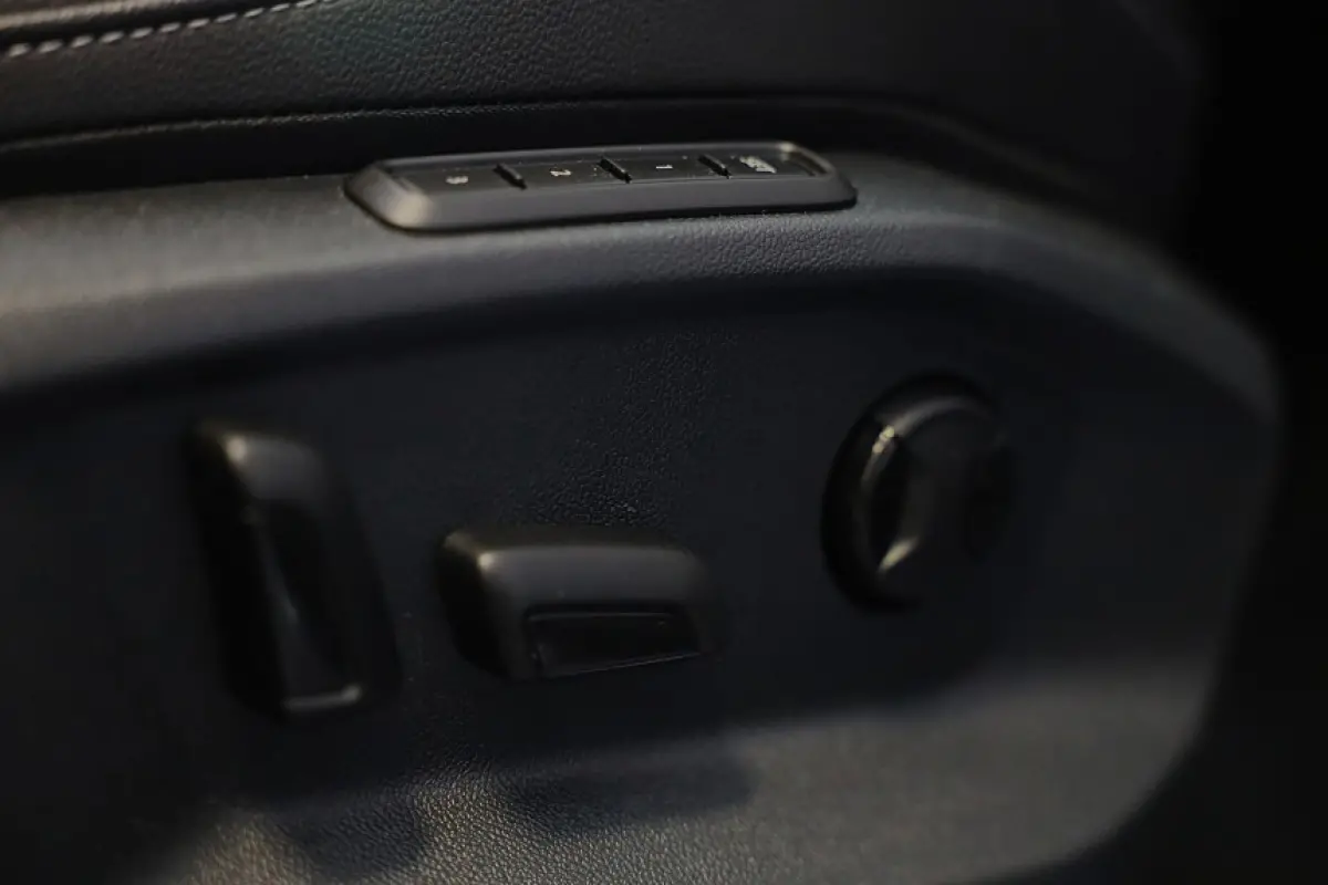 1.4 TSI eHybrid R-Line Business+ / Leder / Memory / Elek Stoelen / Acc / Dode Hoek / 360 Camera / Head Up / Pano