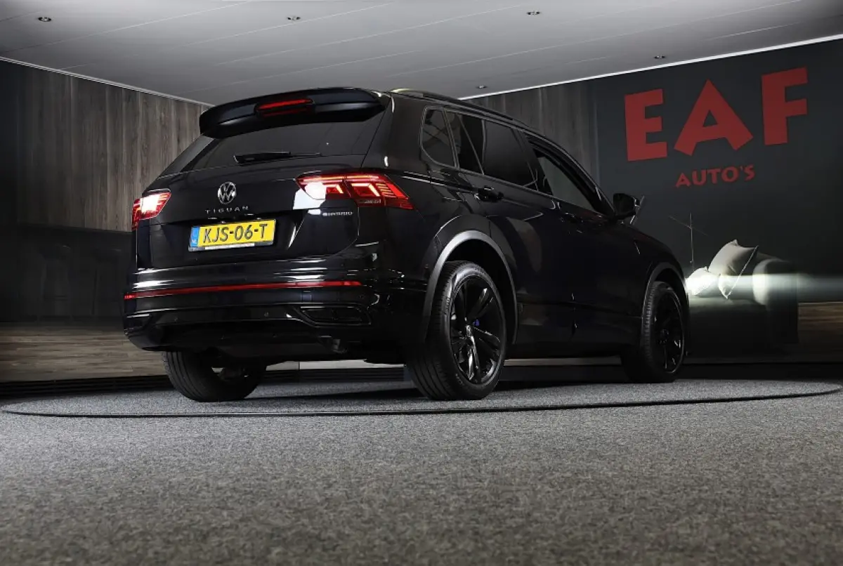 1.4 TSI eHybrid R-Line Business+ / Leder / Memory / Elek Stoelen / Acc / Dode Hoek / 360 Camera / Head Up / Pano