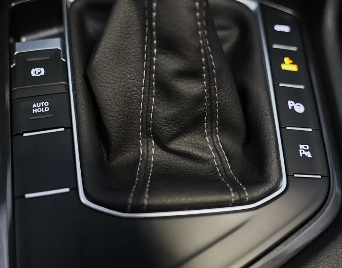 1.4 TSI eHybrid R-Line Business+ / Leder / Memory / Elek Stoelen / Acc / Dode Hoek / 360 Camera / Head Up / Pano