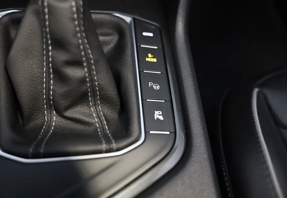 1.4 TSI eHybrid R-Line Business+ / Leder / Memory / Elek Stoelen / Acc / Dode Hoek / 360 Camera / Head Up / Pano
