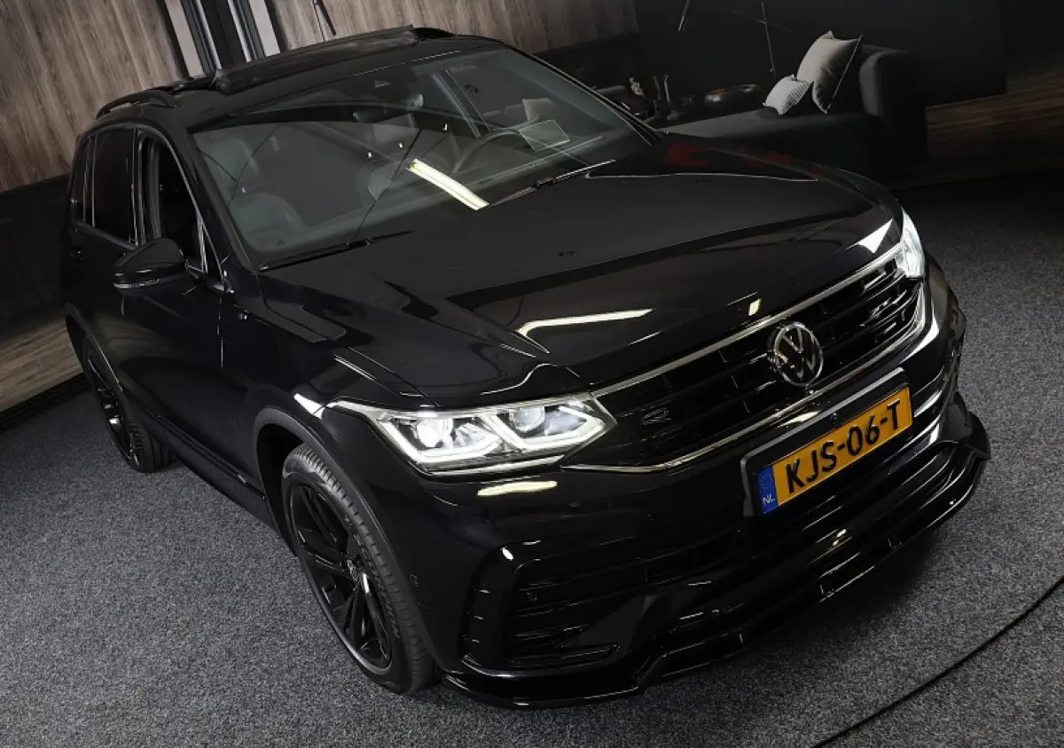 1.4 TSI eHybrid R-Line Business+ / Leder / Memory / Elek Stoelen / Acc / Dode Hoek / 360 Camera / Head Up / Pano