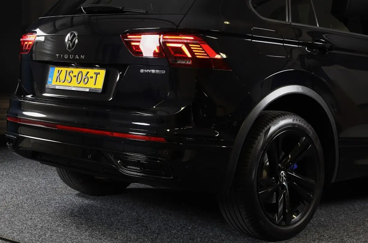 1.4 TSI eHybrid R-Line Business+ / Leder / Memory / Elek Stoelen / Acc / Dode Hoek / 360 Camera / Head Up / Pano