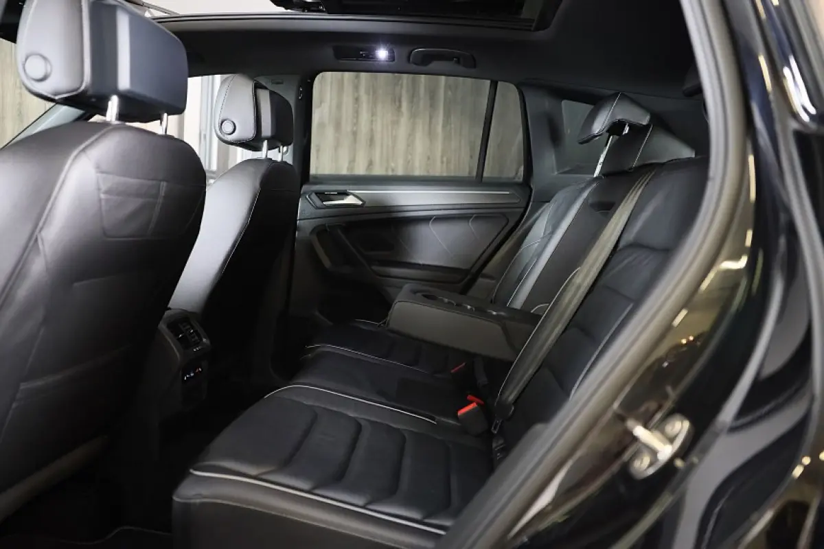1.4 TSI eHybrid R-Line Business+ / Leder / Memory / Elek Stoelen / Acc / Dode Hoek / 360 Camera / Head Up / Pano