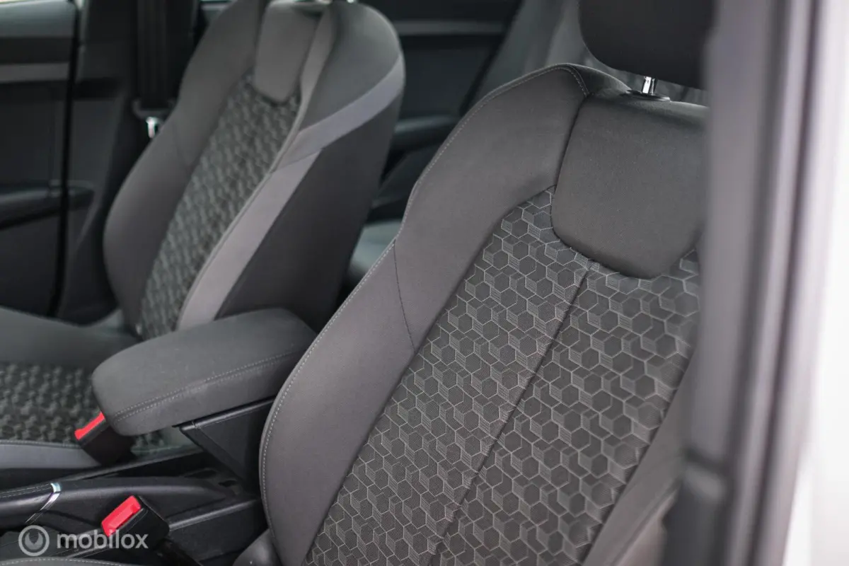 25 TFSI Automaat S-Line | Virtual Cockpit | Two-tone | NAP NL auto | Dealer onderhouden | DAB | Rijklaarprijs |