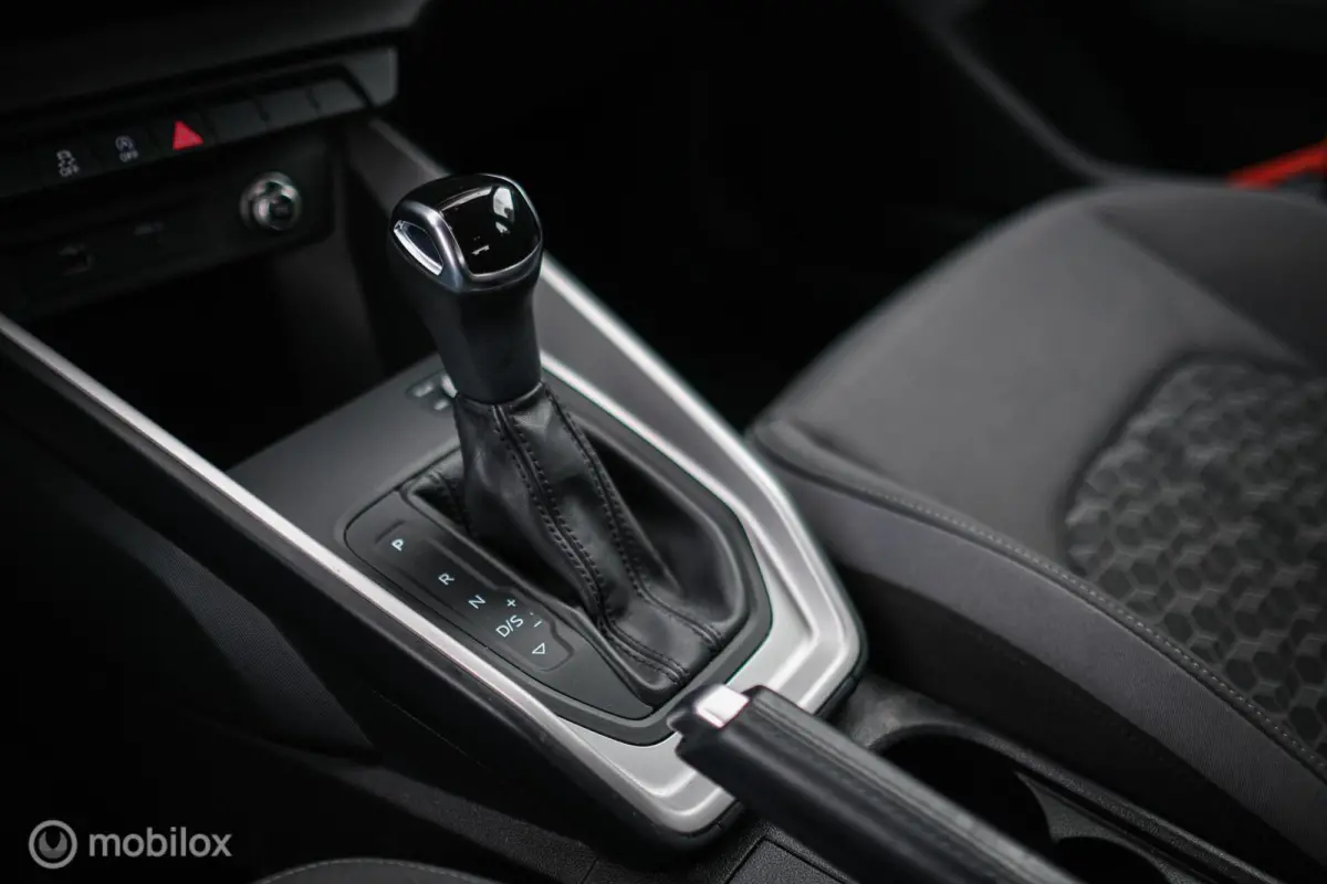 25 TFSI Automaat S-Line | Virtual Cockpit | Two-tone | NAP NL auto | Dealer onderhouden | DAB | Rijklaarprijs |