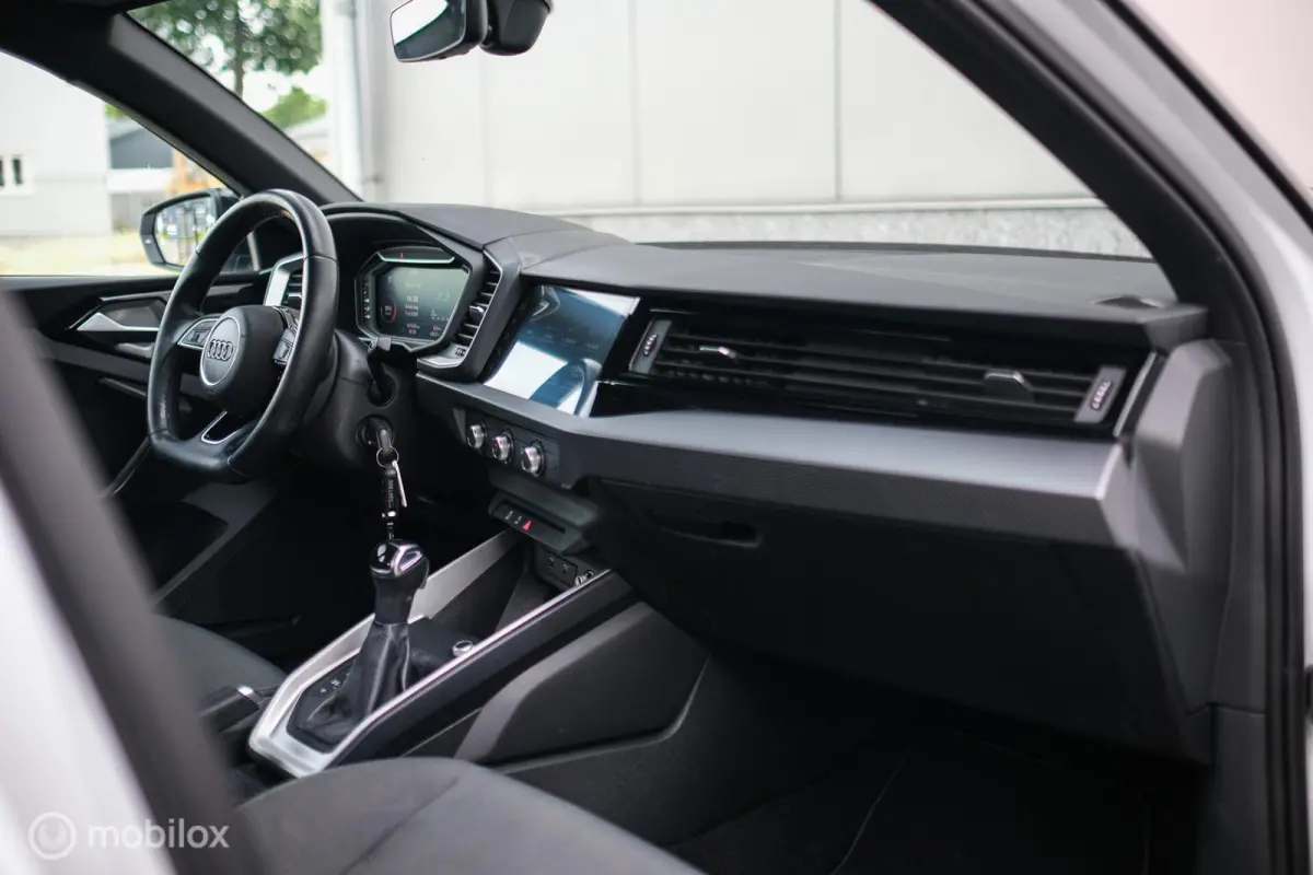 25 TFSI Automaat S-Line | Virtual Cockpit | Two-tone | NAP NL auto | Dealer onderhouden | DAB | Rijklaarprijs |
