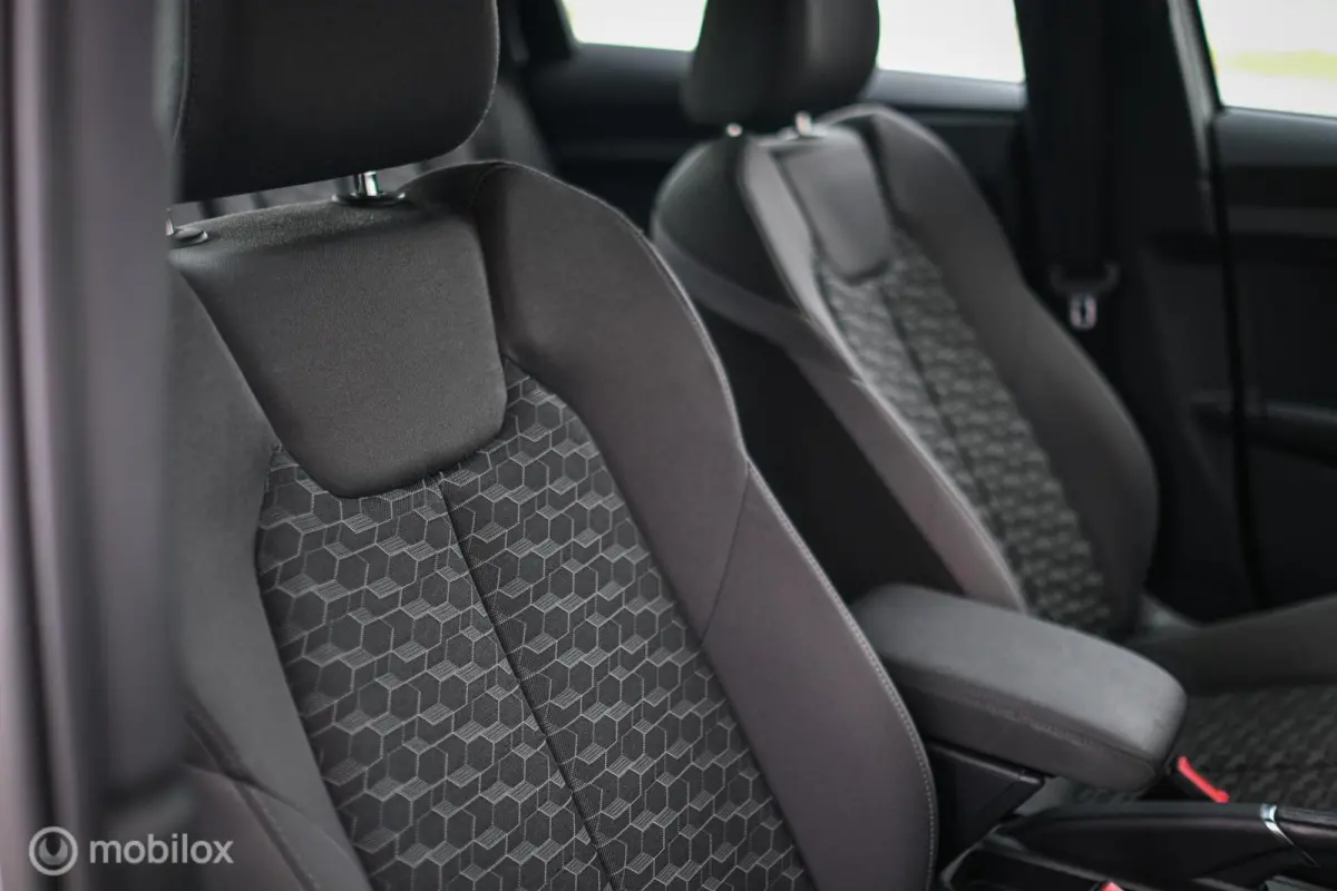 25 TFSI Automaat S-Line | Virtual Cockpit | Two-tone | NAP NL auto | Dealer onderhouden | DAB | Rijklaarprijs |