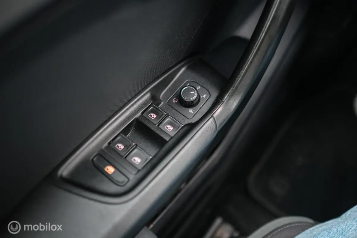 25 TFSI Automaat S-Line | Virtual Cockpit | Two-tone | NAP NL auto | Dealer onderhouden | DAB | Rijklaarprijs |
