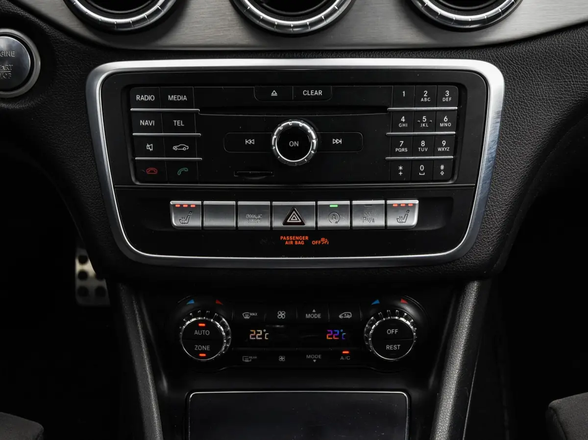 200 d AMG Line Panoramadak Sfeerverlichting Camera LED Stoelverwarming Night Edition