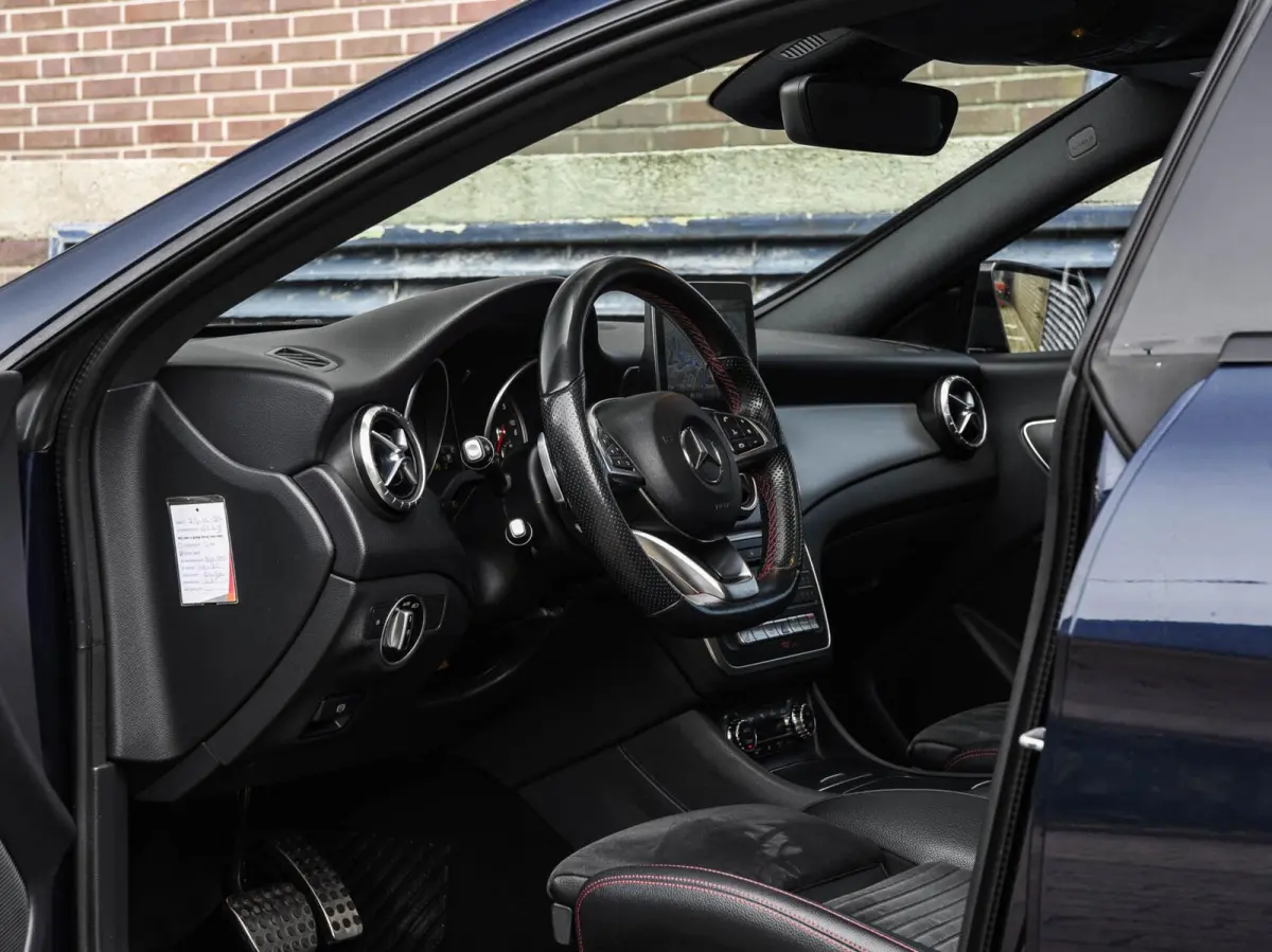 200 d AMG Line Panoramadak Sfeerverlichting Camera LED Stoelverwarming Night Edition
