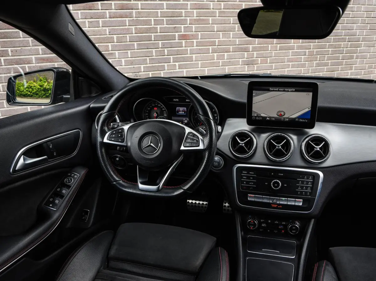 200 d AMG Line Panoramadak Sfeerverlichting Camera LED Stoelverwarming Night Edition