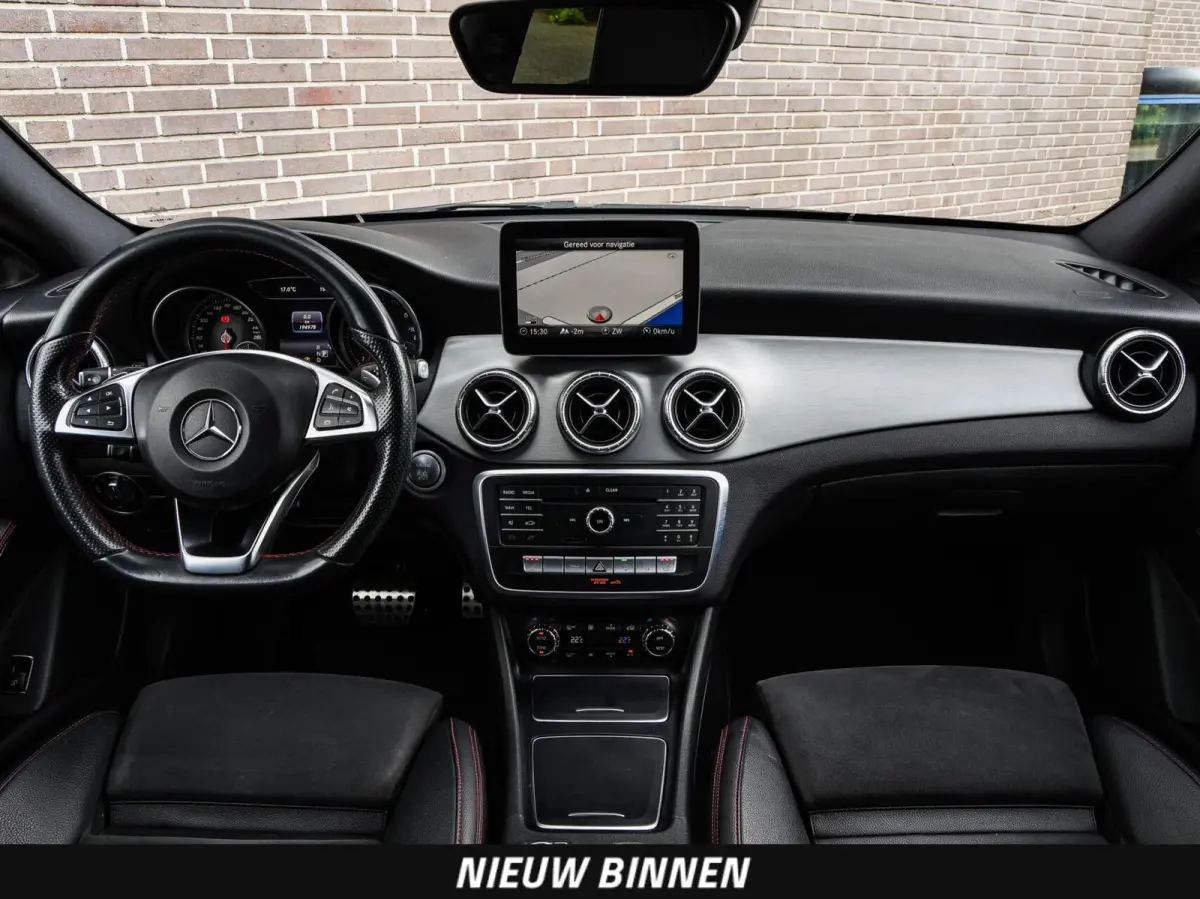 200 d AMG Line Panoramadak Sfeerverlichting Camera LED Stoelverwarming Night Edition