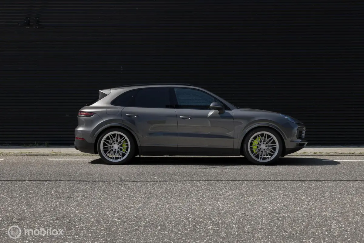 E-Hybrid | Quarzite Grey Metallic | Sport Chrono | Luchtvering | 22” BC Forged EH675 | BTW-auto