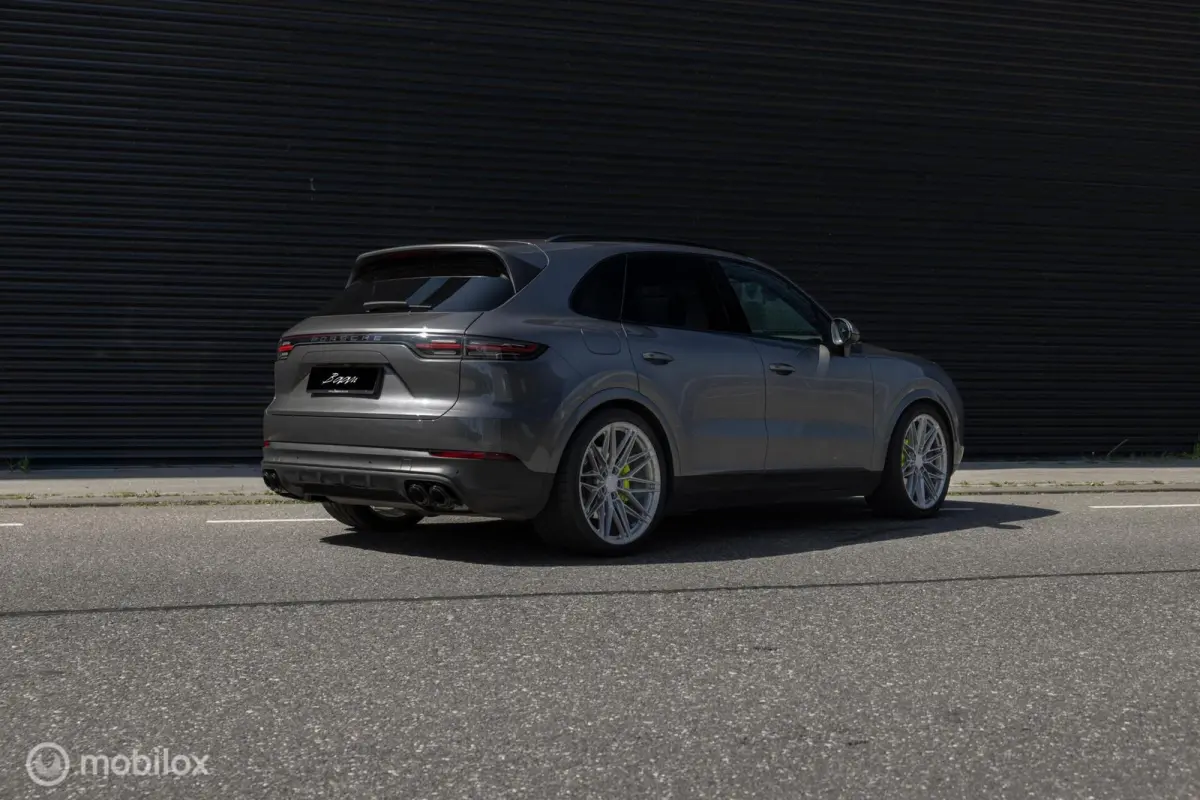 E-Hybrid | Quarzite Grey Metallic | Sport Chrono | Luchtvering | 22” BC Forged EH675 | BTW-auto