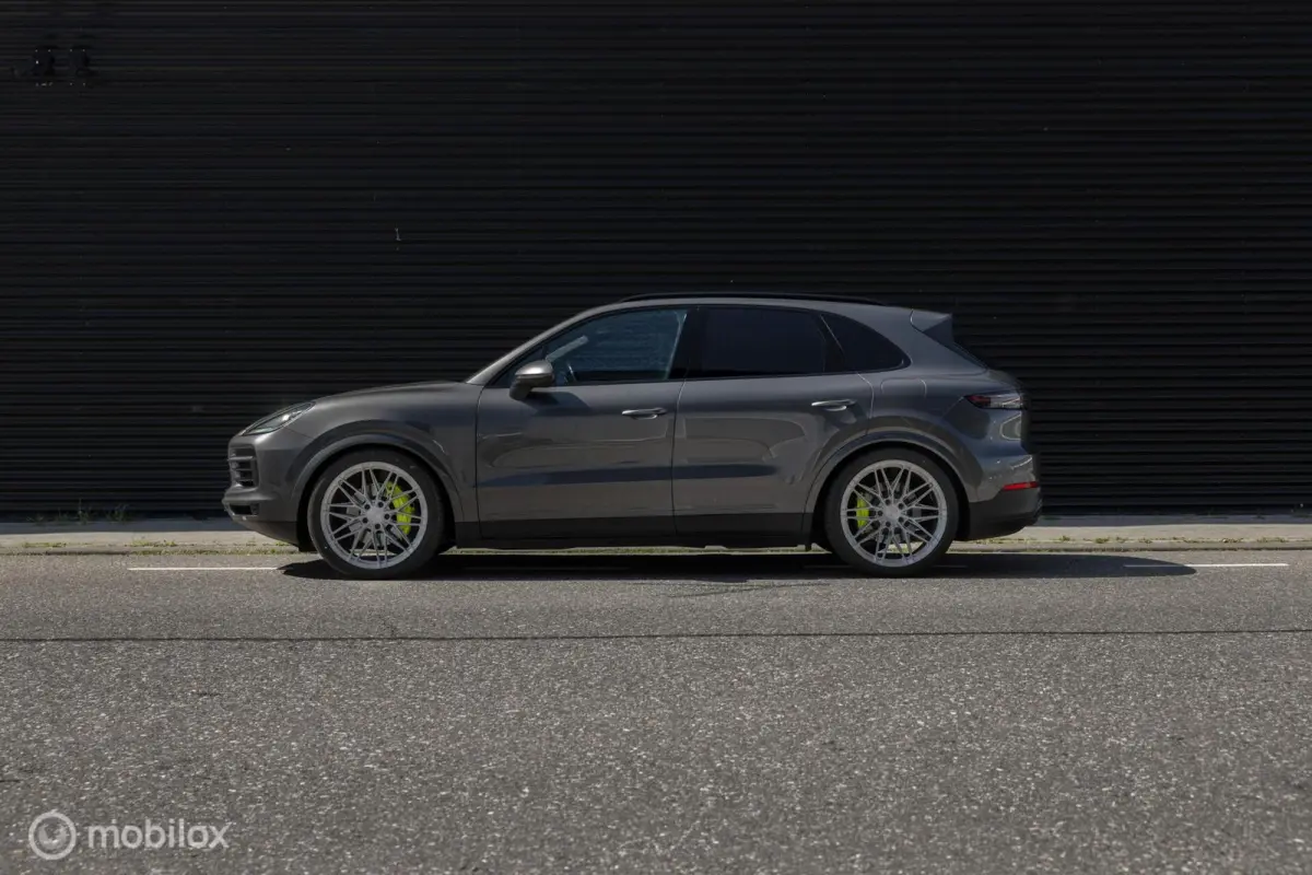 E-Hybrid | Quarzite Grey Metallic | Sport Chrono | Luchtvering | 22” BC Forged EH675 | BTW-auto