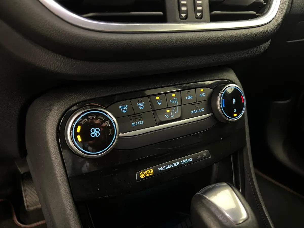 1.0 EcoB 125 PK / M. Hybrid ST-LINE / AUTOMAAT / TREKH. / H.LEDER /