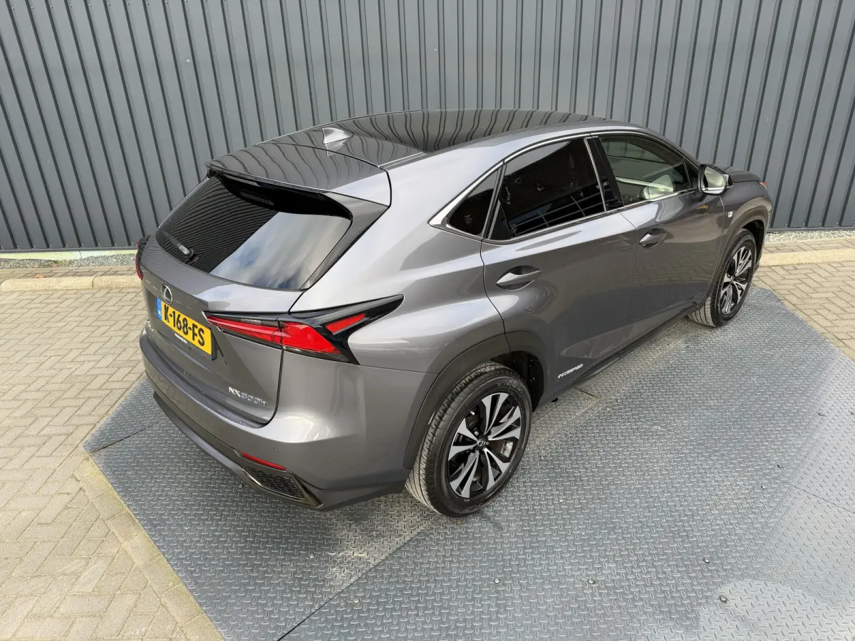 300h AWD F SPORT | Pano dak | 12 mnd BOVAG Garantie | Rijklaar!!