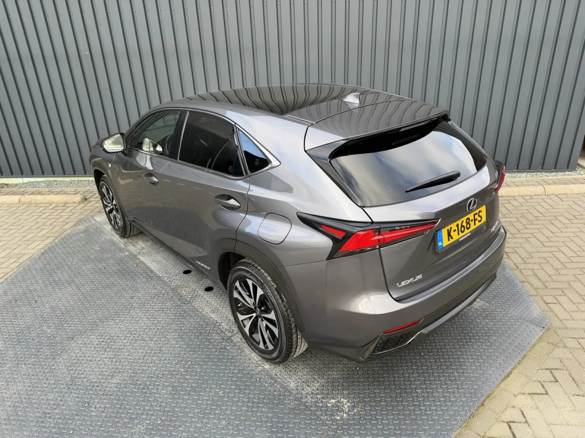 300h AWD F SPORT | Pano dak | 12 mnd BOVAG Garantie | Rijklaar!!